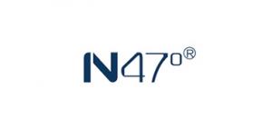 N47°